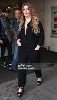 Ella Henderson feet photo 9
