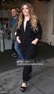 Ella Henderson feet photo 7