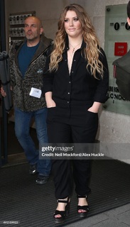 Ella Henderson feet photo 6