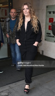 Ella Henderson feet photo 5