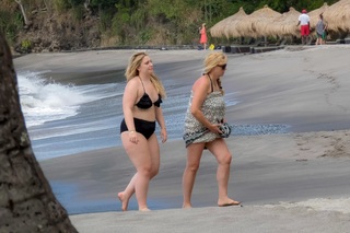 Ella Henderson feet photo 4