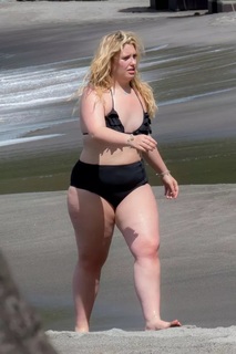 Ella Henderson feet photo 1