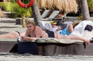 Ella Henderson feet photo 20