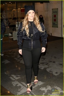Ella Henderson feet photo 18