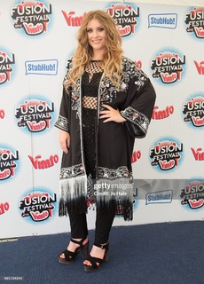 Ella Henderson feet photo 1
