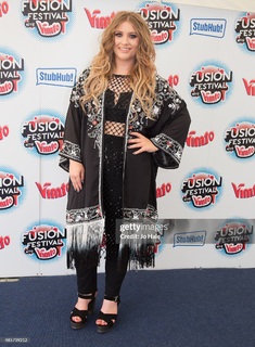 Ella Henderson feet photo 20