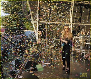 Ella Henderson feet photo 16