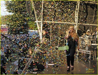 Ella Henderson feet photo 14