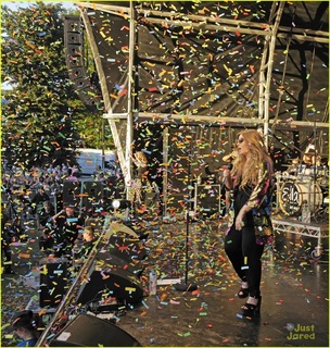 Ella Henderson feet photo 13