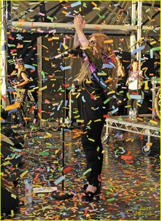 Ella Henderson feet photo 12