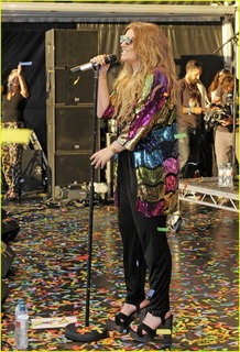 Ella Henderson feet photo 11