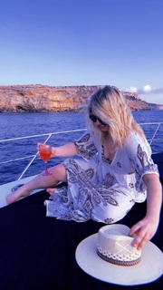Ella Henderson feet photo 10