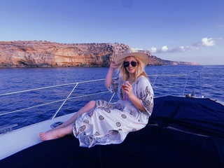 Ella Henderson feet photo 9