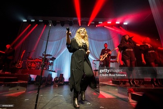 Ella Henderson feet photo 5