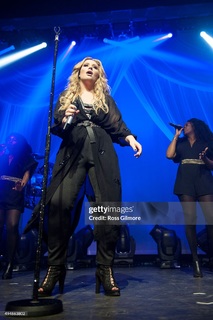 Ella Henderson feet photo 4