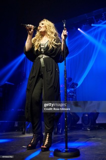 Ella Henderson feet photo 2
