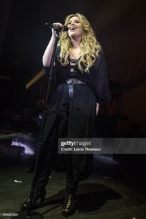 Ella Henderson feet photo 15