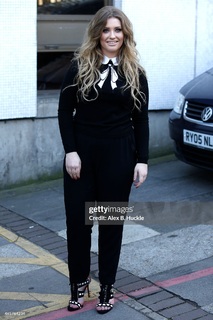 Ella Henderson feet photo 4