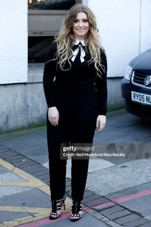Ella Henderson feet photo 3