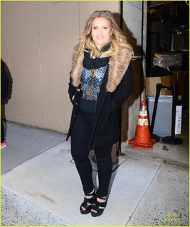 Ella Henderson feet photo 17
