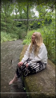 Ella Henderson feet photo 3