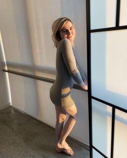 Ella Hollywood feet photo 5