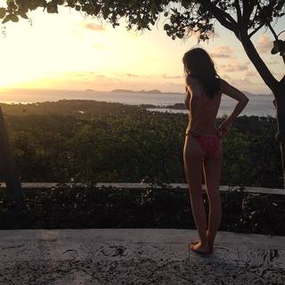 Ella Hunt feet photo 1
