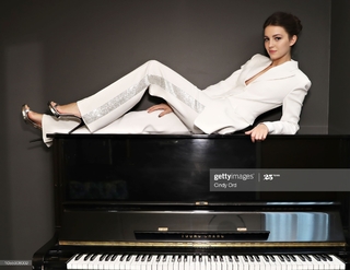 Ella Hunt feet photo 16