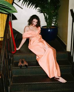 Ella Hunt feet photo 18