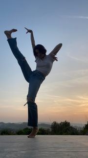 Ella Hunt feet photo 4