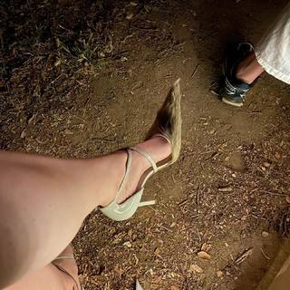 Ella Hunt feet photo 4