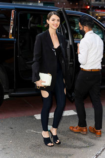 Ella Hunt feet photo 17