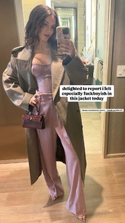 Ella Hunt feet photo 3