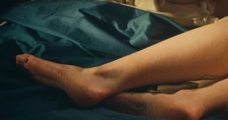 Ella Hunt feet photo 9