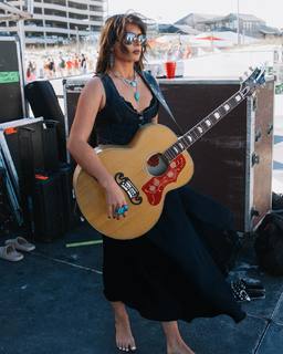 Ella Langley feet photo thumbnail