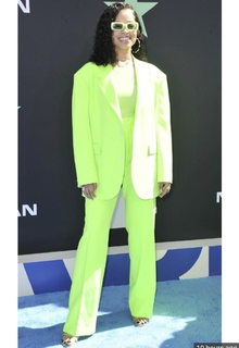 Ella Mai feet photo thumbnail