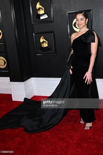 Ella Mai feet photo thumbnail
