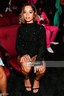 Ella Mai feet photo thumbnail