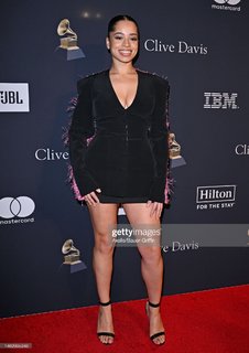 Ella Mai feet photo thumbnail