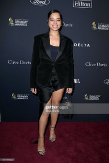 Ella Mai feet photo thumbnail