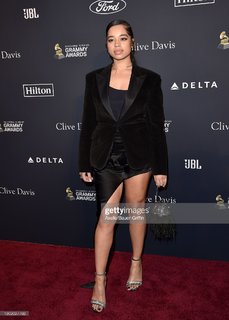 Ella Mai feet photo thumbnail