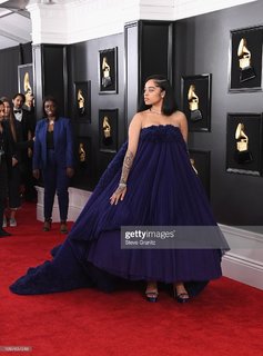 Ella Mai feet photo thumbnail