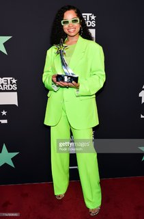 Ella Mai feet photo thumbnail