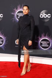 Ella Mai feet photo thumbnail