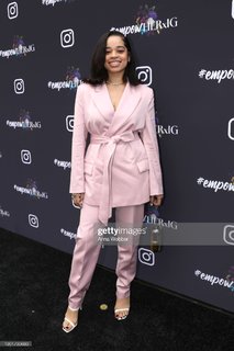 Ella Mai feet photo thumbnail