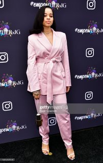 Ella Mai feet photo thumbnail