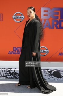 Ella Mai feet photo thumbnail