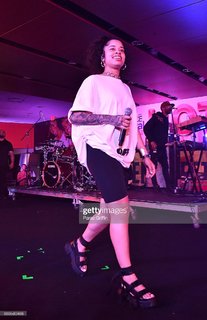 Ella Mai feet photo thumbnail
