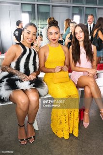 Ella Mai feet photo thumbnail