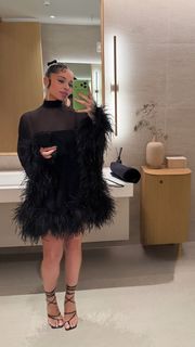 Ella Mai feet photo 5